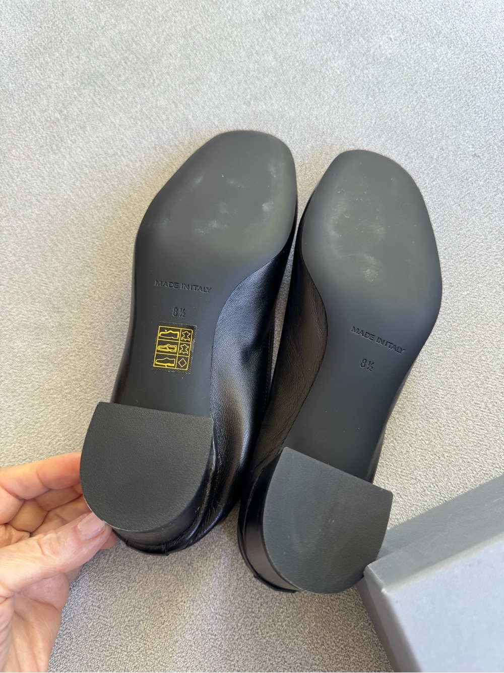 EVERLANE “THE DAY” Heel all leather block heel pump. New. Never worn. Black. 8.5 - Picture 7 of 8